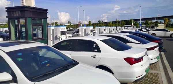 Наш бизнес по экспорту новых энергетических транспортных средств в настоящее время неуклонно развивается.