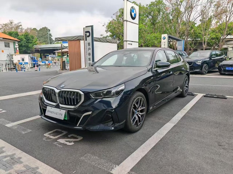 Подержанные автомобили класса люкс BBA: основные модели для мирового экспорта, предпочтительные для высококлассного обращения